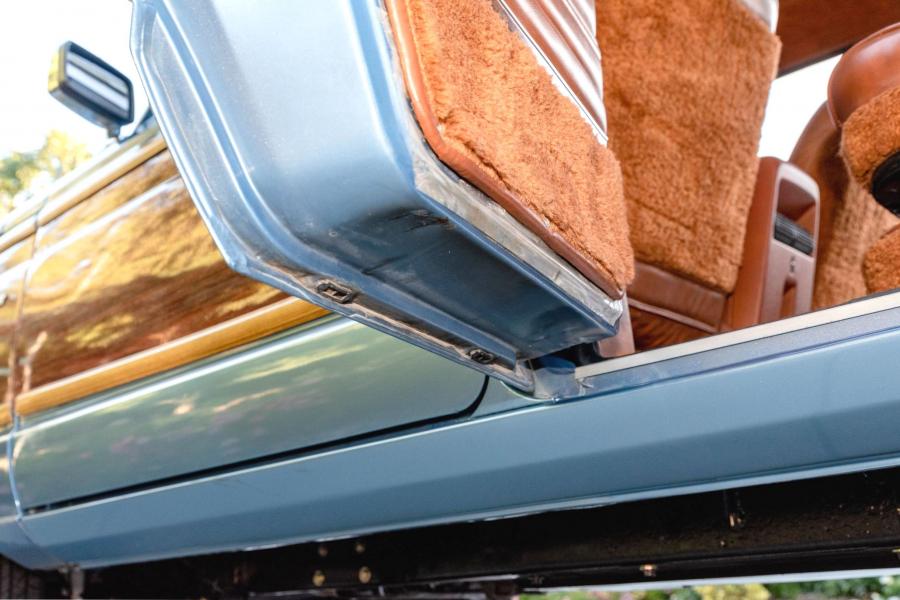 Детали интерьера Jeep Grand Wagoneer LS1 V8 1984 года  (фото 71 из 179)